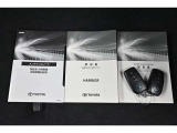 保証書・記録簿・取扱説明書と揃っております。キーの電池は新品にお取替えしてから納車させていただきますので安心してお乗りください。