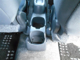 後席用カップホルダー