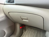 奥行きのあるグローブボックスです。車検証や小物、常備品を収納してみてください!すっきり収納できて便利です!