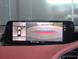 360度モニター搭載車ですので、低速時での不安を解消してくれます。この写真は右側はバックカメラですが、前進時にはフロントカメラにもなりますので歩行者や縁石なども確認することが可能です。