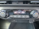 ★オートエアコン★温度設定だけで車がいつも快適に自動調整します♪風量や吹き出し口も自動で行われます。もちろんお好みの設定にも調整可能です♪