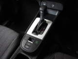 扱いやすい位置に配置されたフロアオートマチックです☆CVTを採用で滑らかでスムーズな走りが楽しめますよ♪