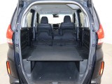 簡単に収納できる後部座席!大空間が出現します!シートアレンジが多彩な点も特徴です!レジャー用品も積み込めます!