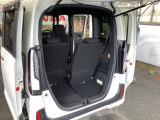 コンパクトボディーなのに、荷室はこんなに広々!たくさん荷物が積めますよ。