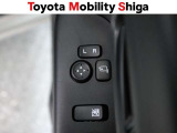 便利な電動格納ドアミラーも装備しております。駐車時にボタン一つで折り畳む事が出来るので便利ですよ。