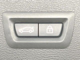 ●電動リアゲート ボタン一つでバックドアの開閉が可能です。