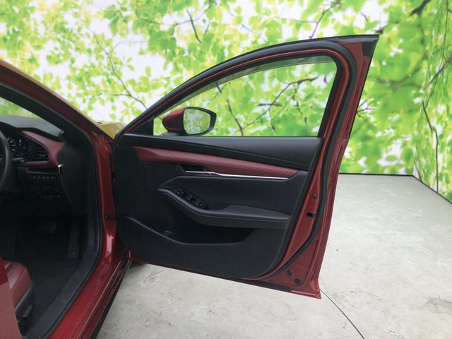 マツダ MAZDA3ファストバック 1.8 XD バーガンディ セレクション の