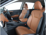 高級感のあるタンレザーシート!長時間の運転も疲れにくいフロントシート!体をしっかり支えてくれて運転がしやすい形状です!