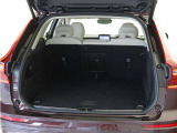ラゲッジスペースはほぼスクエアに近い形状で、リアサスペンションの張り出しもありません。かさばる荷物でも気にせずに積み込めて、クラス最大級の積載能力を無駄にすることなく有効に活用できる空間です。