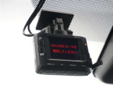 ◆ドライブレコーダー◆映像・音声などを記録する自動車用の装置です。 もしもの事故の際の記録はもちろん、旅行の際の思い出としてドライブの映像を楽しむことができます。