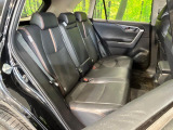 後部座席も気になるようなキズ・汚れやへたり等、大きなダメージはなく、良好な状態です。