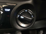 パートタイム4WDシステムは路面状況によって駆動方式の切替が可能です。2WD&hArr;4WDの切替は、ダイヤルスイッチ操作で簡単に行えます。