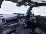 ダイハツのお店では、ダイハツ車を知り尽くしたプロフェッショナルが、専用の診断機器を使って各システムを点検しております。