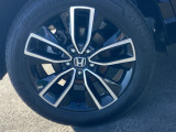 純正アルミホイールです。足元が引き立つので、車全体のイメージがアップしますよ