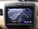 【バックカメラ】運転が苦手な方も車庫入れラクラクです!ギアをリバースに入れれば自動的に切り換わりますので、面倒な操作は不要です♪狭い駐車場もお車を傷つけず安心ですね!