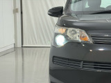 【HIDヘッドライト】夜間や雨天時でも遠くまでしっかりと見渡せ、安全性と安心感を高めるHID(ディスチャージ)ヘッドライト装備しております!
