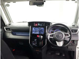 デザインもよく、居心地のよい運転席ですね。分かりやすいスイッチ類ですから操作もしやすく運転をサポートします。ぜひご来店いただき、実際にお座りいただいてステアリングを握ってみてください!