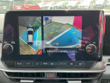 『アラウンドビューモニター』はスムーズな駐車と安全確認をサポートします。