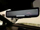 デジタルインナーミラー付きです。ヘッドレストや荷物などで視界を遮られずに、円滑な後方確認をサポートします。