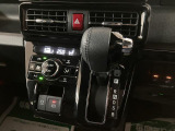 シフトレバーは扱いやすいインパネシフトです!オートエアコンも装備ですよ♪