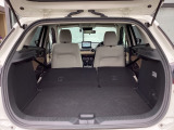 リヤシートを両方とも倒してしまえば、こんなにラゲッジスペースが広くお使いいただけます!