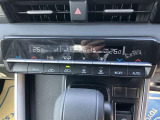 オートエアコンなので、お好みの温度に設定するだけで車内を快適空間にしてくれます。