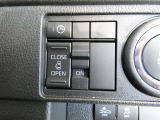 片側電動スライドドアのスイッチ付です。車内からもスイッチひとつで楽にドアの開閉が可能です。電動なので開閉時に力を使う必要がなく、半ドアになることもありません!
