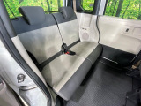 後部座席も気になるようなキズ・汚れやへたり等、大きなダメージはなく、良好な状態です。