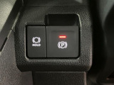 【電動パーキングブレーキ+オートブレーキホールド機能】 指先だけで簡単に操作が可能なパーキングブレーキ、スイッチを押すとブレーキペダルから足を離してもブレーキを保持できるオートブレーキホールド搭載。