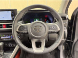 ステアリングスイッチ搭載!手を離さずに手元のスイッチでさまざまな操作が可能。運転中、視線をそらさなくても操作ができて安全です!