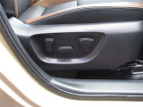 パワーシート搭載。微調整が手軽にでき、ドライバーの体形に合わせたポジションで運転することが可能です。