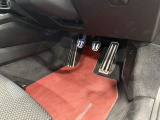 車両はすべて屋内にて保管しておりますので、綺麗な状態のお車をご覧いただけます。