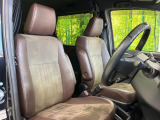 運転席シート廻りは使用感も少なく、良好な状態となっています。丁寧に使われていたことがよくわかりますね。
