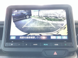 バックモニター付きで、車庫入れやバック時の後方確認をサポート。