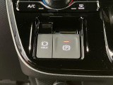 【電動パーキングブレーキ+オートブレーキホールド機能】 指先だけで簡単に操作が可能なパーキングブレーキ、スイッチを押すとブレーキペダルから足を離してもブレーキを保持できるオートブレーキホールド搭載。