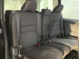 後部座席も気になるようなキズ・汚れやへたり等、大きなダメージはなく、良好な状態です。