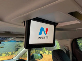 【12.1型フリップダウンモニター】大画面モニターで後席でもエンタメをお楽しみいただけます。小さなお子様にも大人気の装備です♪