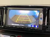 【バックカメラ】リバースにするだけで映ります、後方の安全確認や、狭い駐車場での車庫入れ、雨の日や夜間など視界の悪い時に便利です!安全にバックする為には欠かせない装備です。