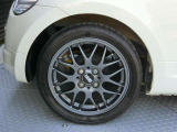 ガンメタリックのBBSアルミホイールにタイヤはBS ポテンザRE71RS 165/50R15です。