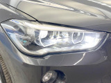 ●LEDヘッドライト:夜間走行時も良好な視界を確保し安心して運転できる高輝度LEDヘッドライトを装備!点灯速度が早く、消費電力も抑えられています。