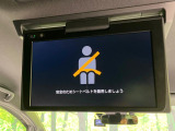 【フリップダウンモニター】大画面モニターで後席でもエンタメをお楽しみいただけます。小さなお子様にも大人気の装備です♪
