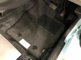 嬉しい純正フロアマット付き♪ 状態も良好です(^^♪