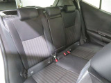 後列シートも足元のスペースに余裕があり、快適にお乗りいただけます♪