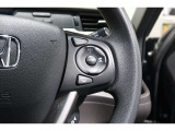 Hondaセンシングの機能のひとつ、アダプティブクルーズコントロール付!アクセルから足を離しても設定したスピードと前車との車間を保ち走行してくれます!車線維持もアシスト☆高速道路で疲労軽減ですね☆