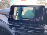 もちろんアラウンドビューモニターも搭載ですので、車庫入れや狭い道路でも安全確認を容易にします。