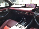 現在のMAZDA車はインパネ配置が視線の動きが少なくなるように設計レイアウトされています☆ひとつひとつの部品からMAZDAの安全に対するこだわりを感じる事が出来ます☆