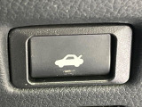 【パワーバックドア】スマートキーや運転席のボタンを押すだけでリアゲートが自動で開閉します!荷物を持っている時や、高い位置にあるバックドアを閉める際に便利な機能です♪