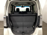 コンパクトボディーなのに、荷室はこんなに広々!たくさん荷物が積めますよ。