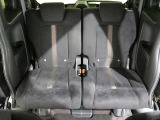 後部座席もゆったり座れます。