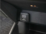 スマートフォンの充電等にも便利な電源ソケットも使いやすい場所に装備されています。